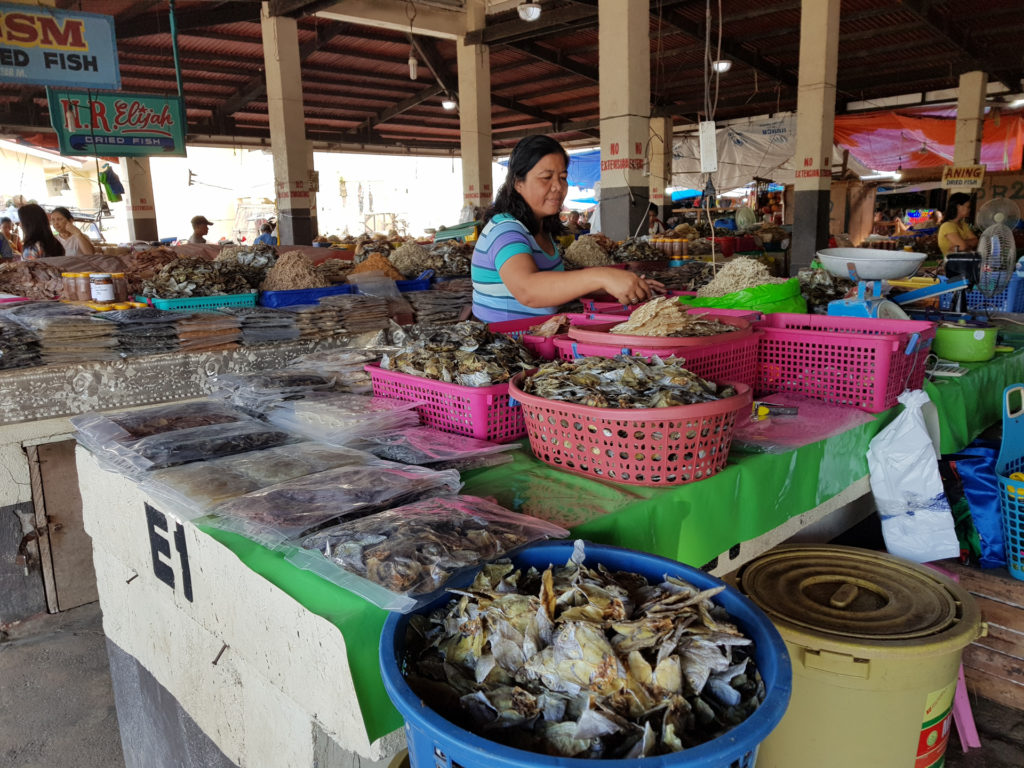 Suszone ryby na targu w Bantayan